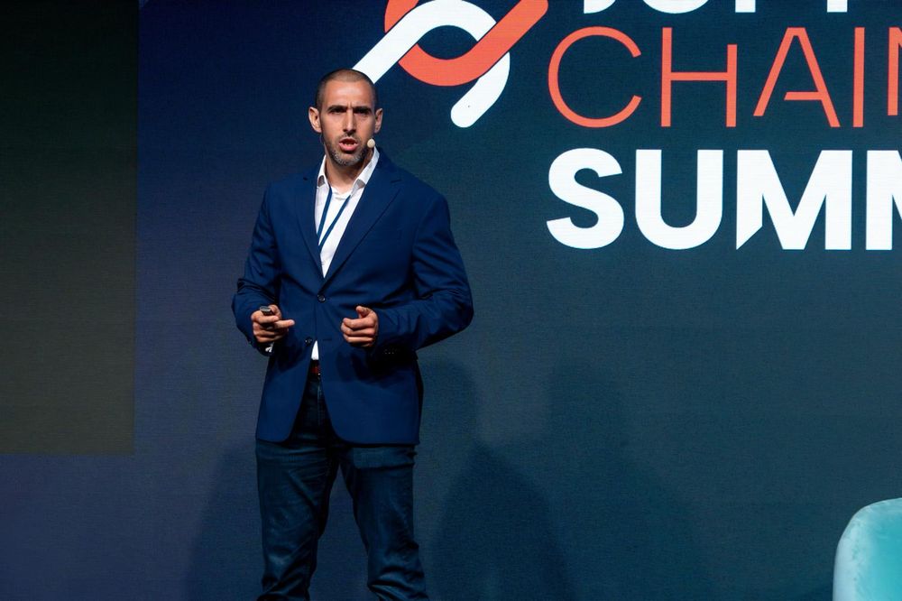 Strahinja Jovanovic speaking on stage at Supply Chain Summit Belgrade 2026